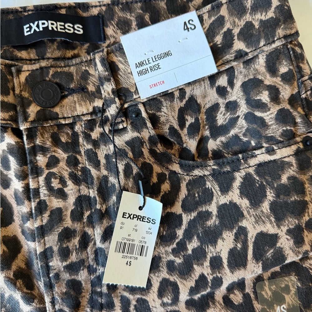 Express Women’s High Rise Ankle Stretch Leggings